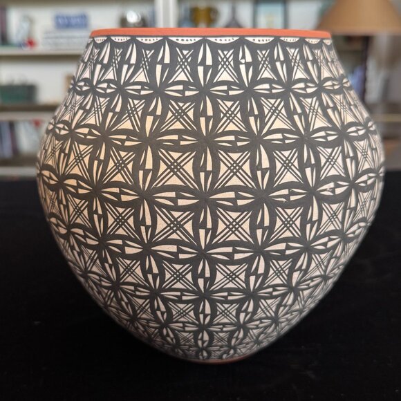 Acoma Pueblo Pottery Jar 7” x 7” Signed L. Antonio — Fine-Line Star/Snow Pattern - Picture 7 of 10